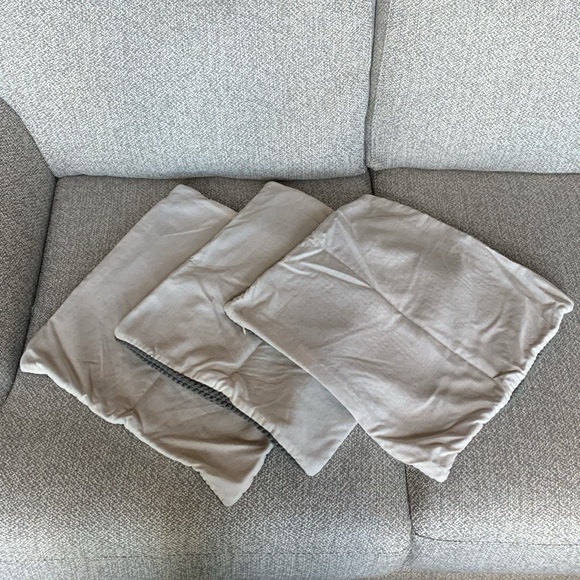 Throw pillow covers bundle of 3 EUC - Picture 2 of 5